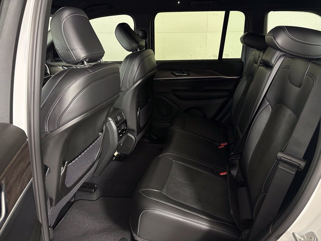 New 2027 Jeep Grand Cherokee Altitude RWD image 34