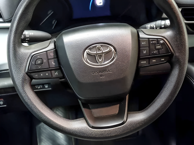 Certified 2025 Toyota Sienna LE FWD image 15