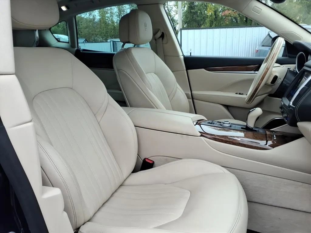 Used 2018 Maserati Levante GranLusso image 12