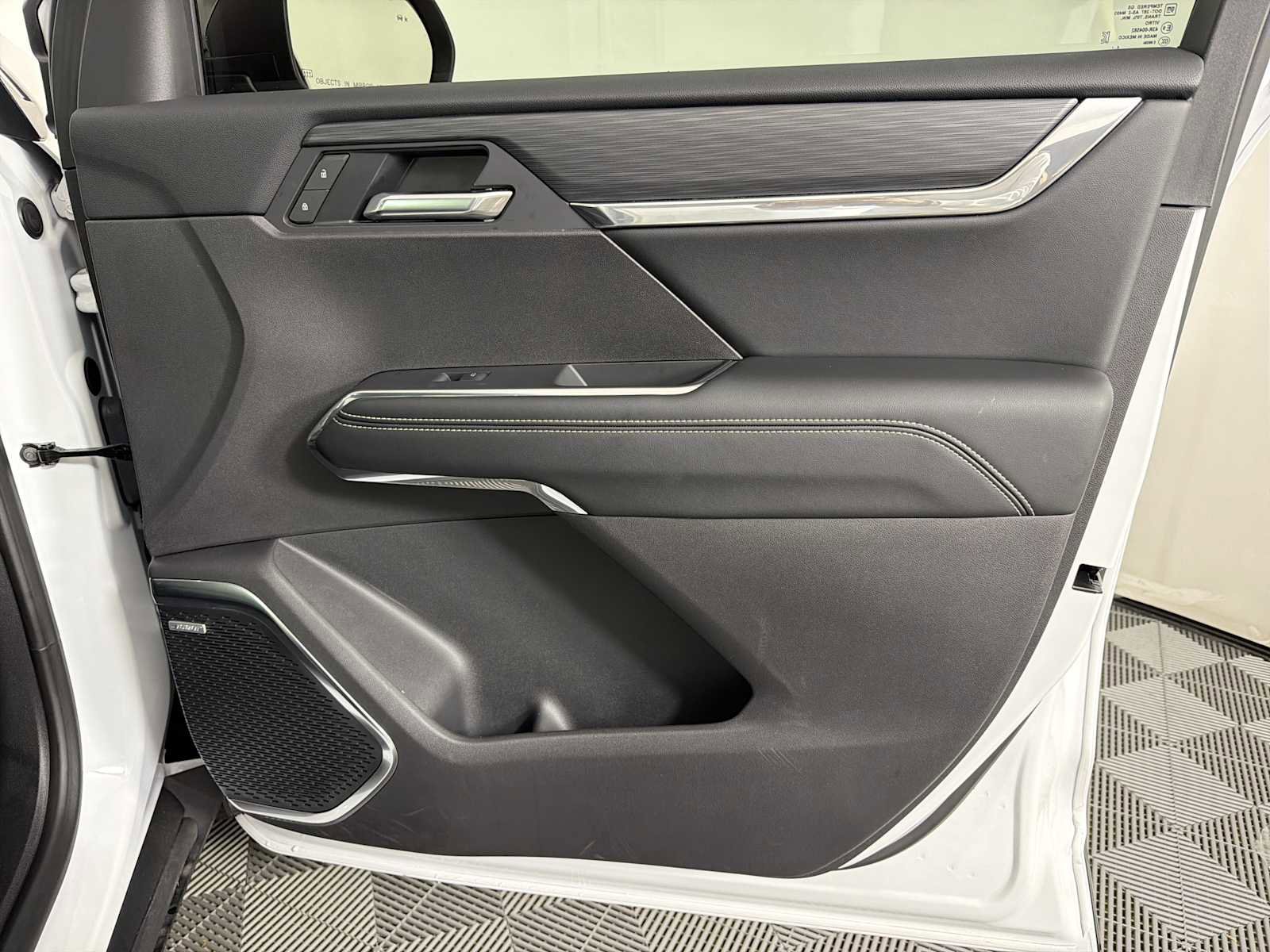 New 2025 GMC Acadia Elevation image 24