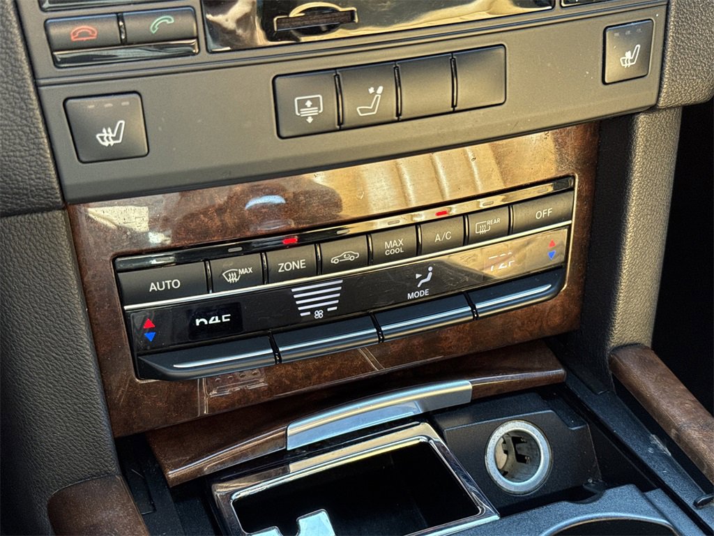 Used 2013 Mercedes-Benz E 350 4MATIC Sedan image 24