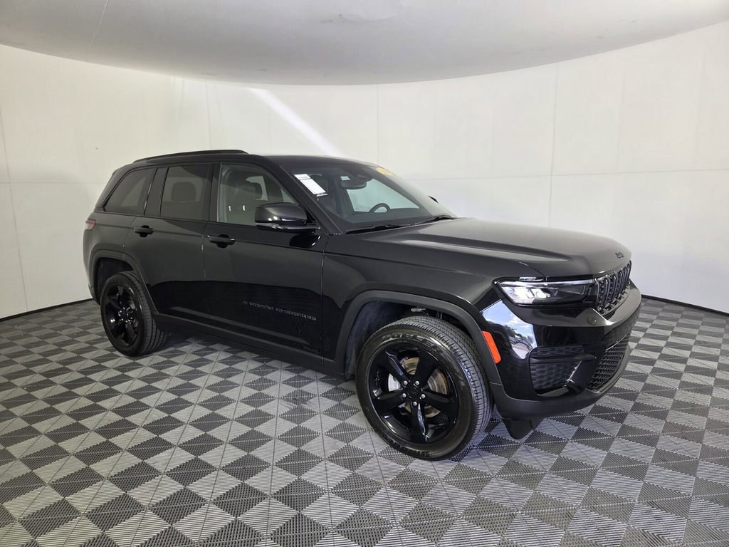 Certified 2024 Jeep Grand Cherokee Altitude image 2