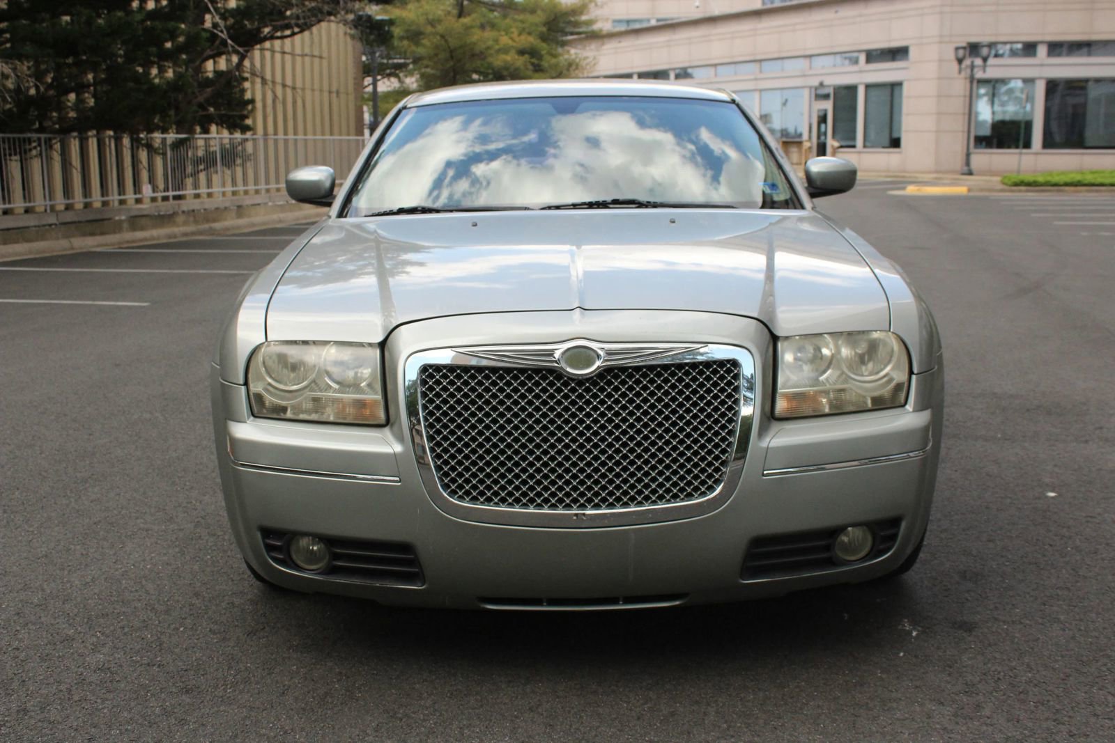 Used 2005 Chrysler 300 Touring RWD image 3
