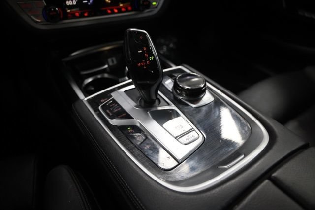 Used 2017 BMW 740i xDrive AWD/4WD image 27