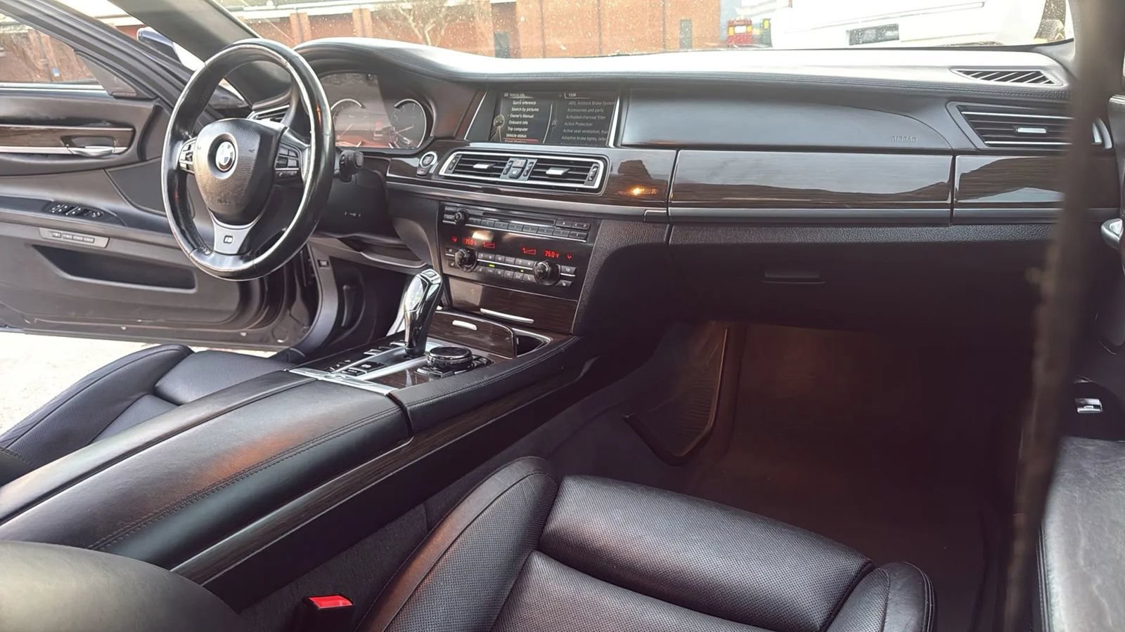 Used 2014 BMW 750Li xDrive AWD/4WD image 25