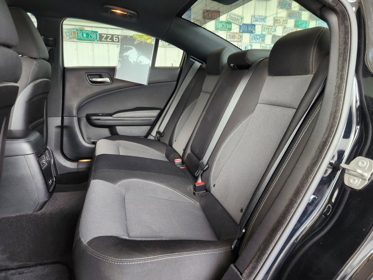 Used 2016 Dodge Charger SE w/ Blacktop Package image 6