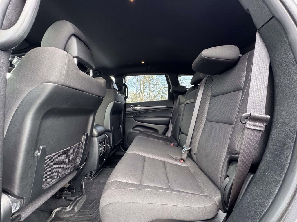 Used 2020 Jeep Grand Cherokee Laredo AWD/4WD image 15