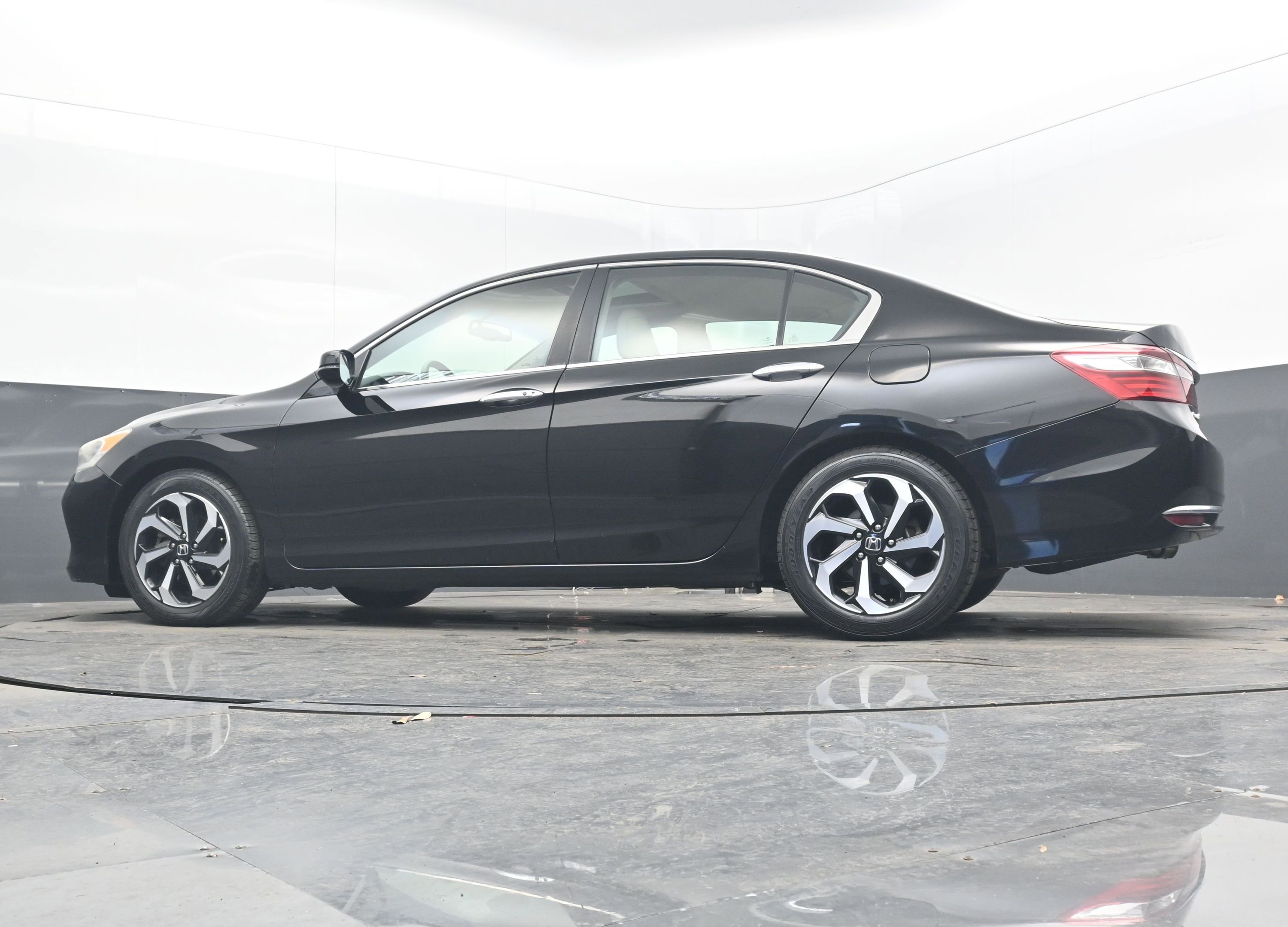 Used 2016 Honda Accord EX-L image 26