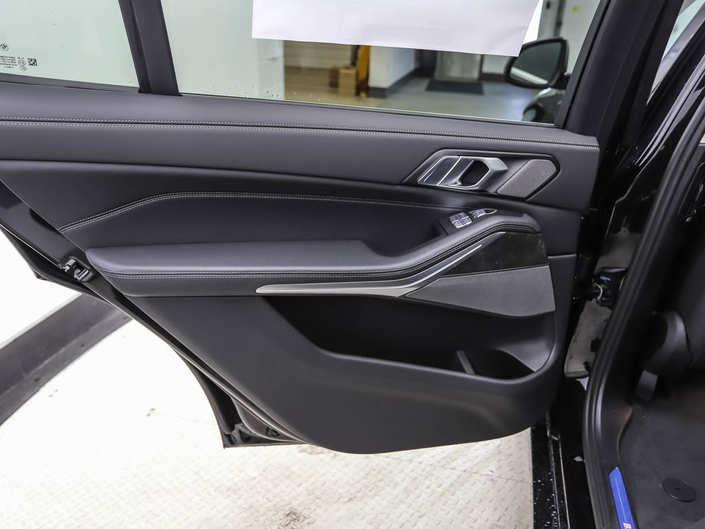 Used 2025 BMW X7 xDrive40i image 19
