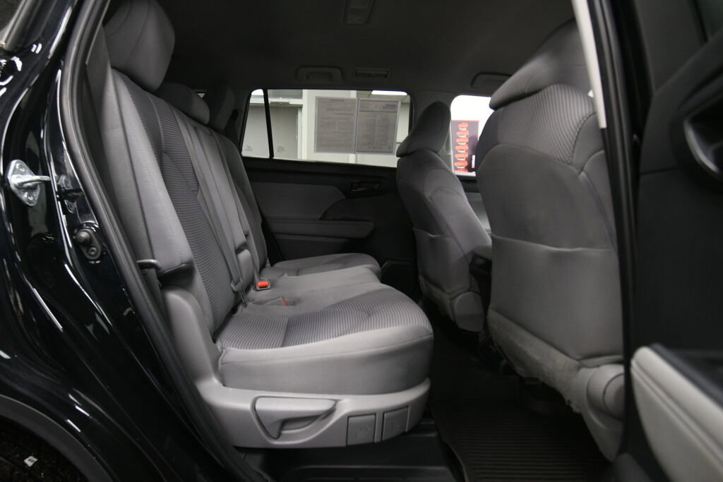 Used 2023 Toyota Highlander L AWD/4WD image 24