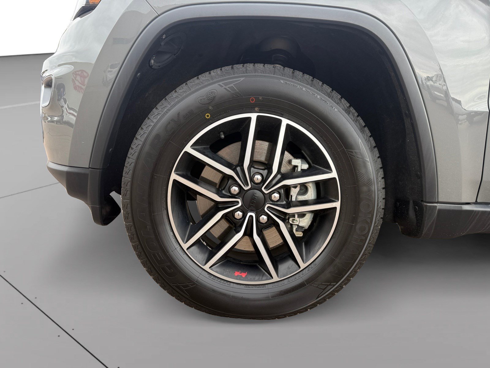 Used 2021 Jeep Grand Cherokee Trailhawk AWD/4WD image 9