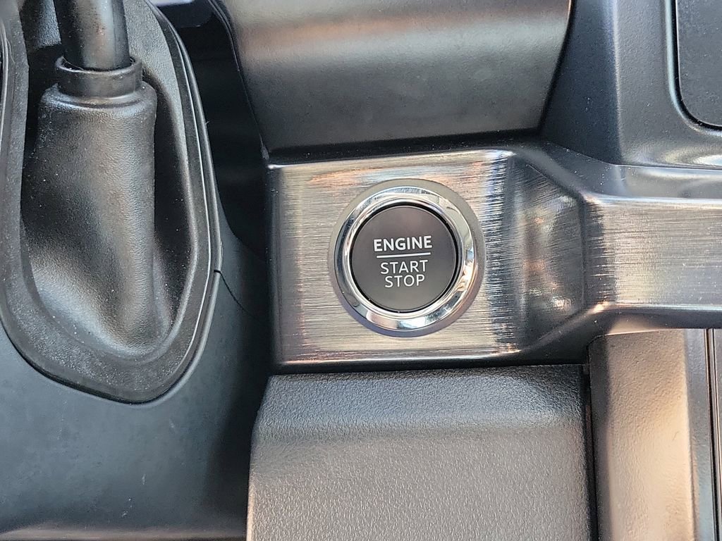 Used 2025 Ford F250 Lariat w/ Black Appearance Package image 28