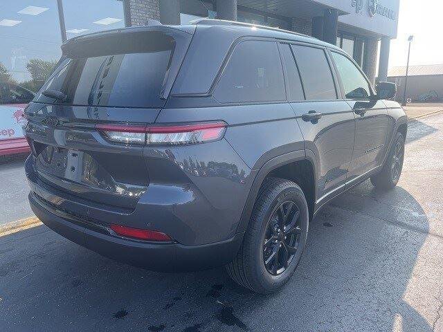 New 2025 Jeep Grand Cherokee Altitude image 3