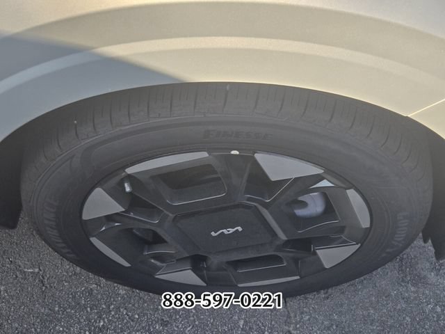 Used 2026 Kia Carnival EX FWD image 11
