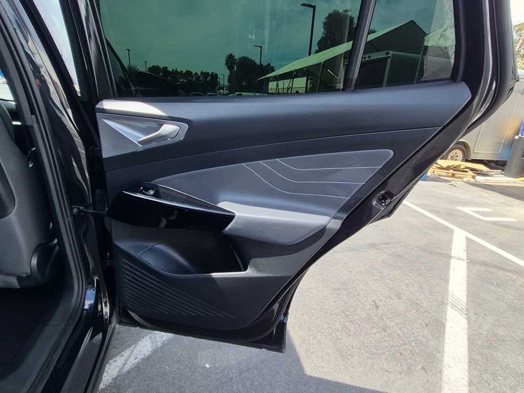 Used 2023 Volkswagen ID.4 Pro S image 39