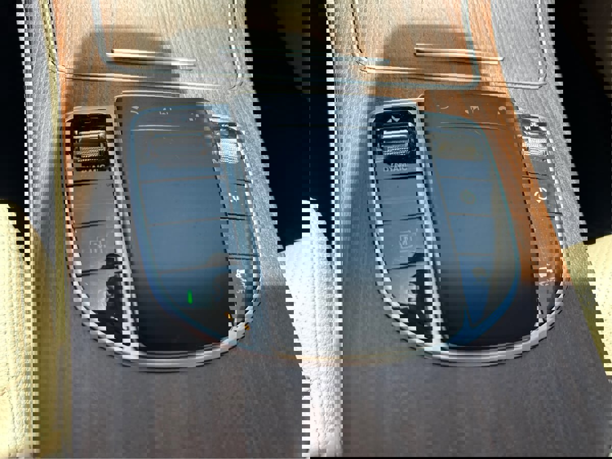 Used 2020 Mercedes-Benz GLC 300 4MATIC w/ Premium Package image 38