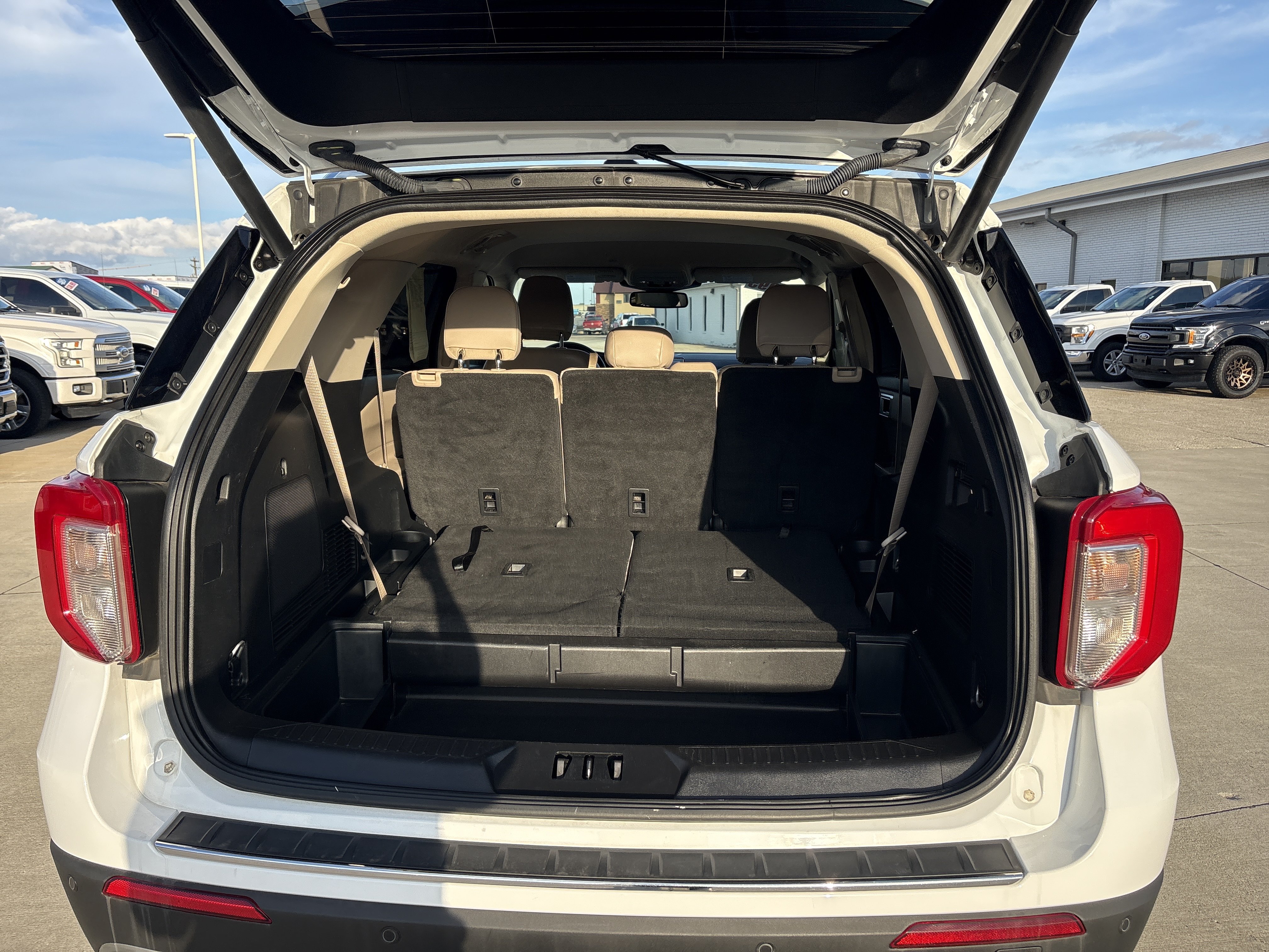 Used 2024 Ford Explorer Limited AWD/4WD image 6