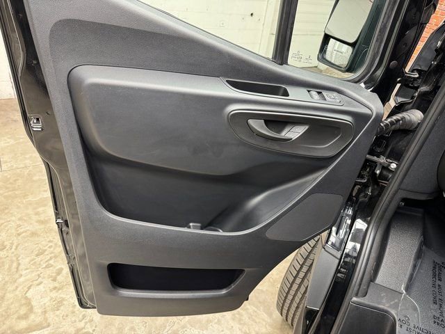Used 2023 Mercedes-Benz Sprinter 2500 image 12