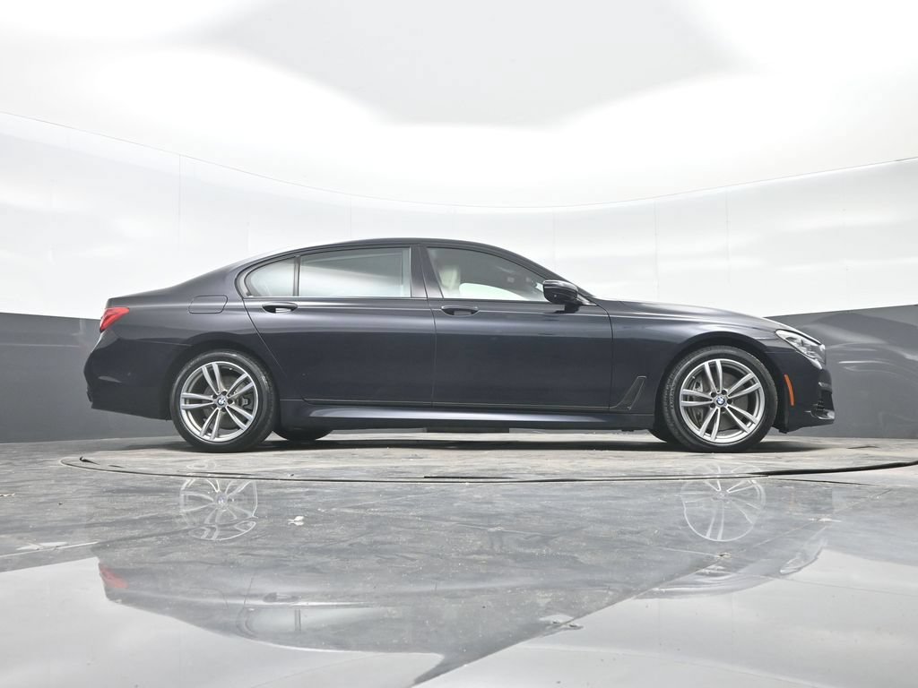 Used 2018 BMW 750i xDrive AWD/4WD image 34