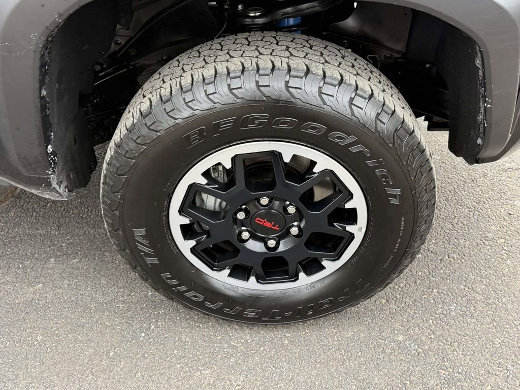Used 2024 Toyota Tacoma TRD Off-Road image 7