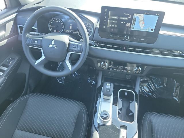 New 2026 Mitsubishi Outlander ES FWD image 14