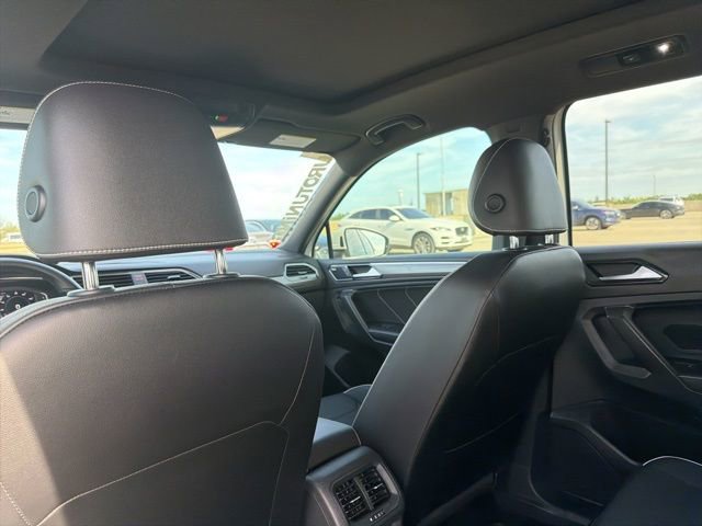 Used 2022 Volkswagen Tiguan SEL R-Line image 11