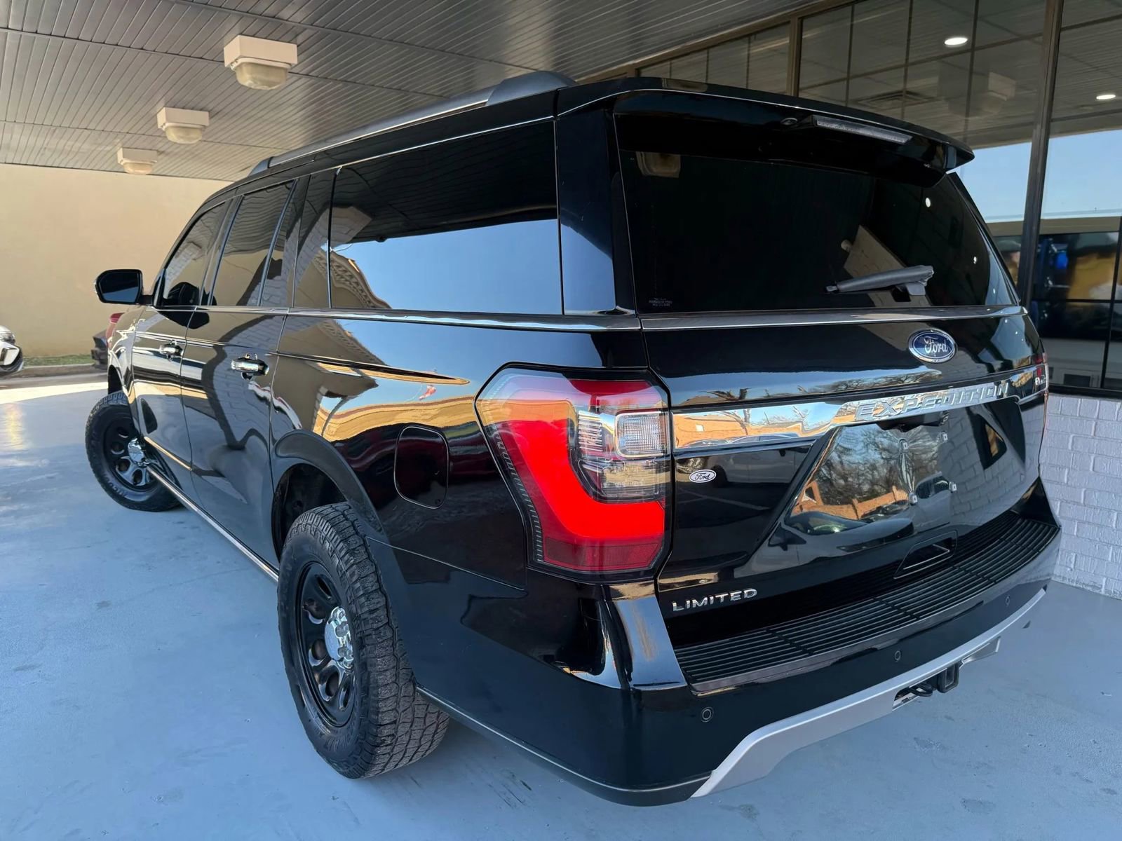 Used 2018 Ford Expedition Max Limited w/ Equipment Group 301A image 5