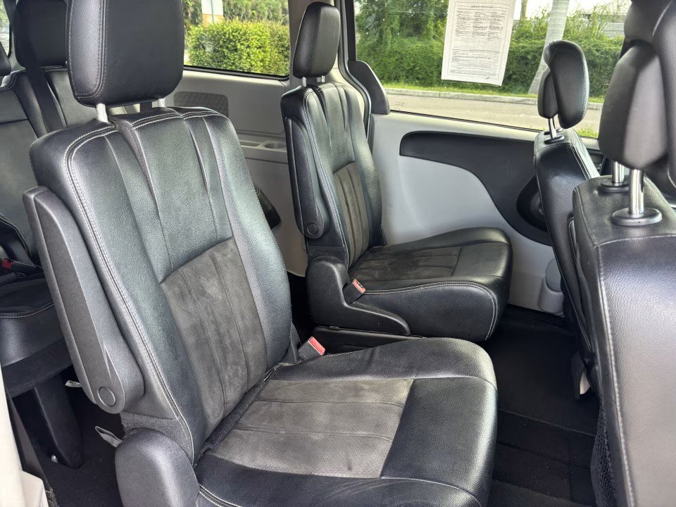 Used 2019 Dodge Grand Caravan SXT FWD image 21