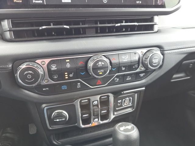 Used 2025 Jeep Wrangler Unlimited Sahara w/ Safety Group image 27