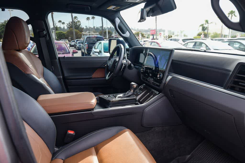 Used 2024 Lexus GX 550 w/ Accessory Package (2T) AWD/4WD image 15