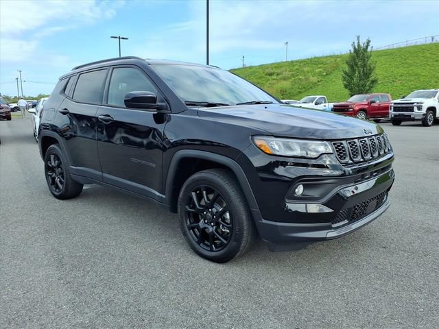 Used 2026 Jeep Compass Latitude AWD/4WD image 12