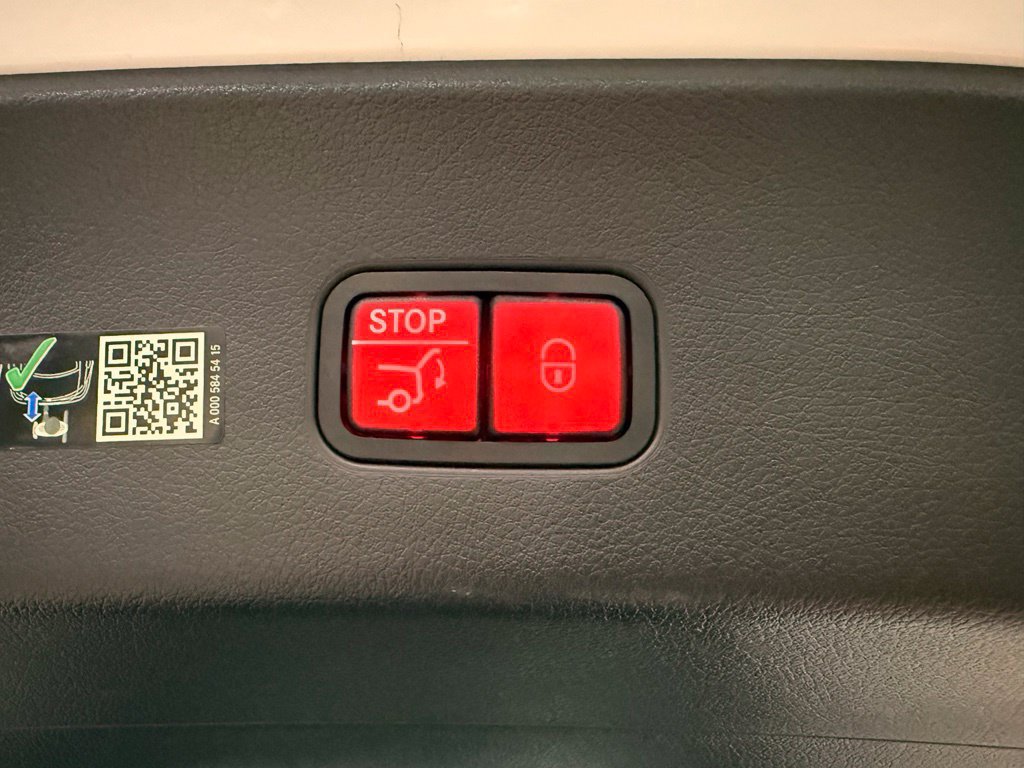 Used 2024 Mercedes-Benz GLC 300 4MATIC image 10