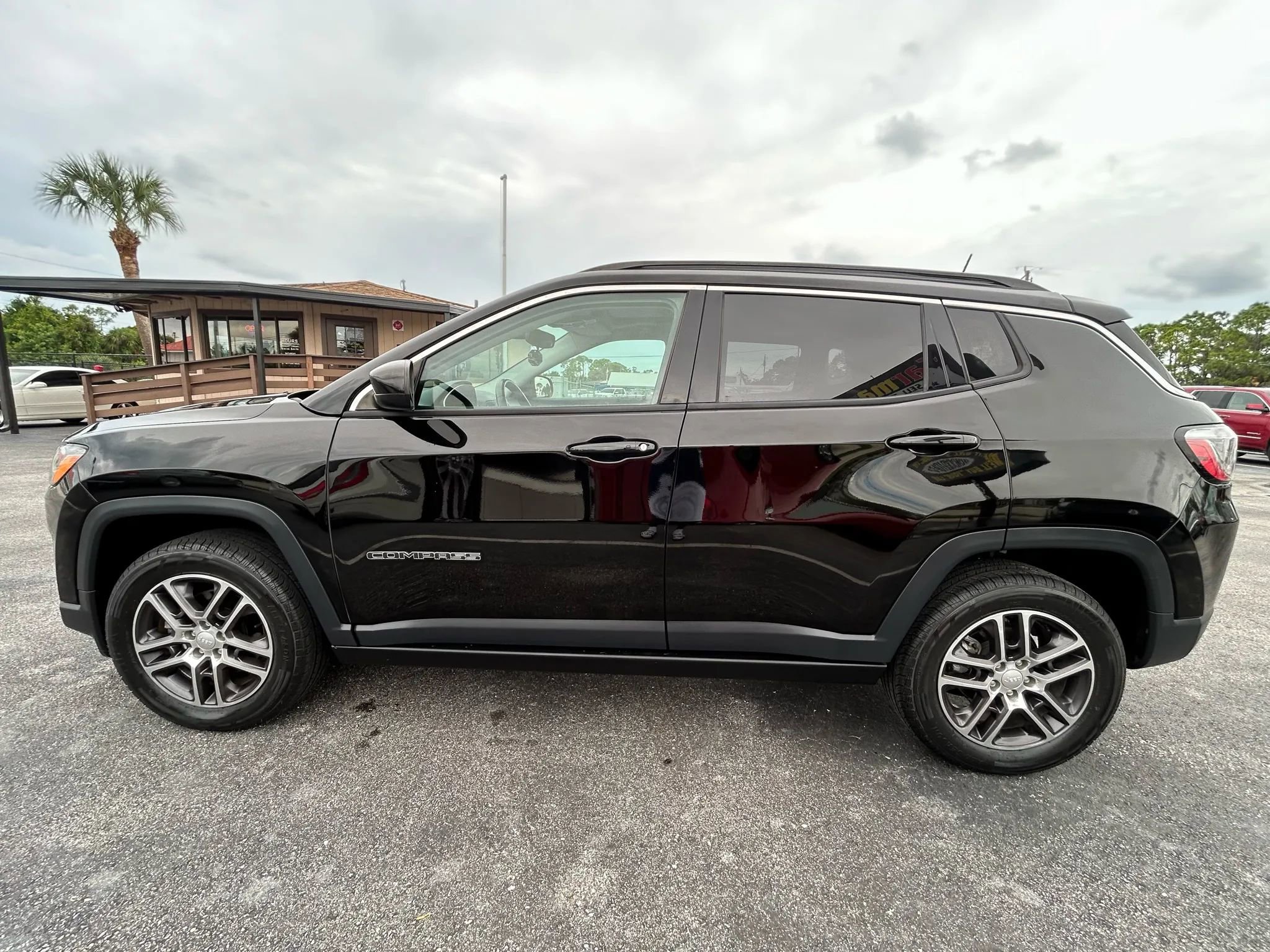 Used 2019 Jeep Compass Latitude w/ Cold Weather Group image 12