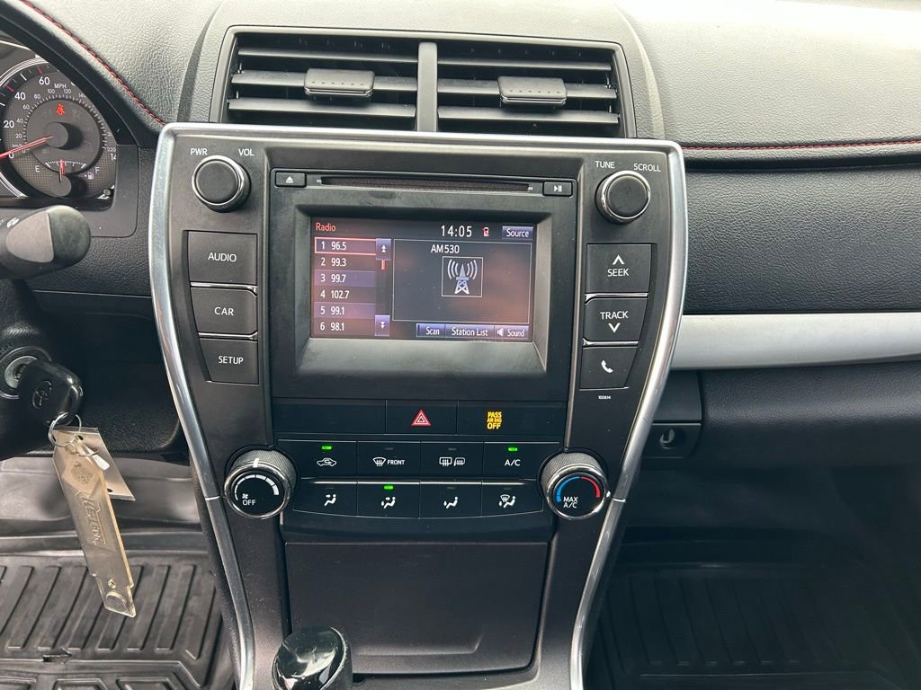 Used 2016 Toyota Camry SE image 19