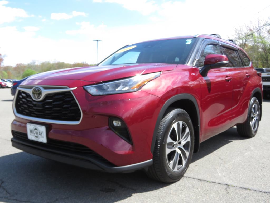 Used 2020 Toyota Highlander XLE AWD/4WD image 1