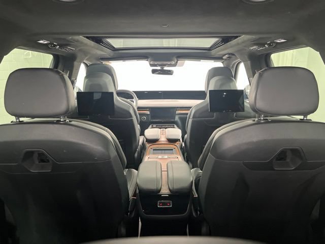 Certified 2025 Lincoln Navigator Black Label AWD/4WD image 10