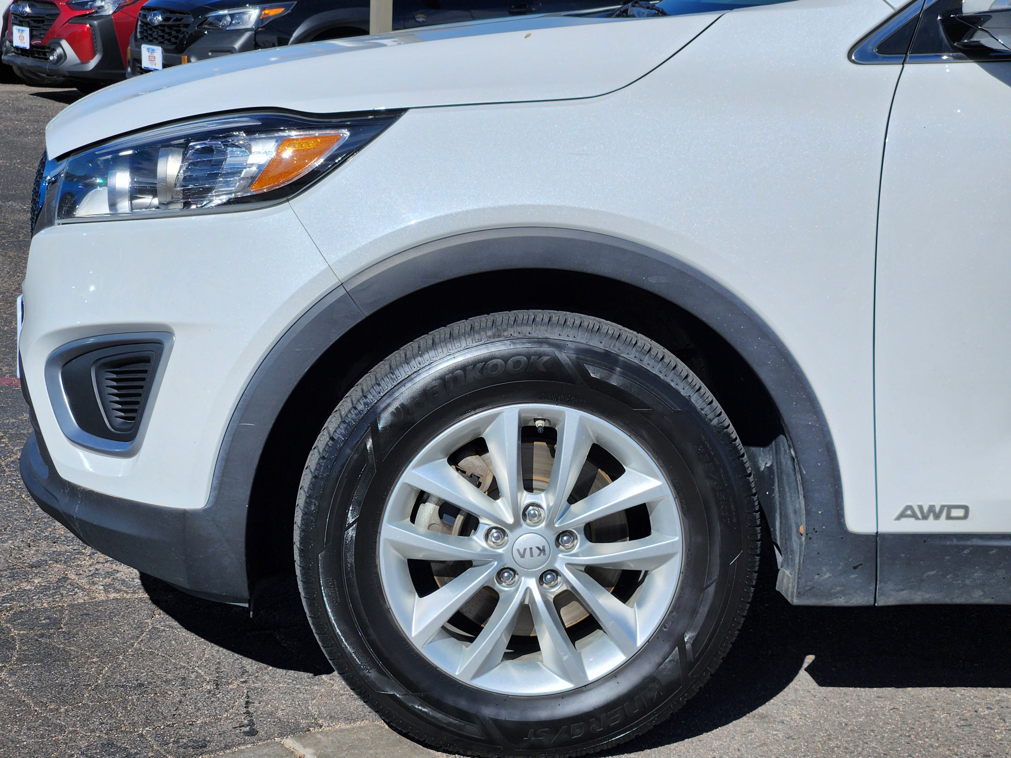 Used 2017 Kia Sorento LX image 9