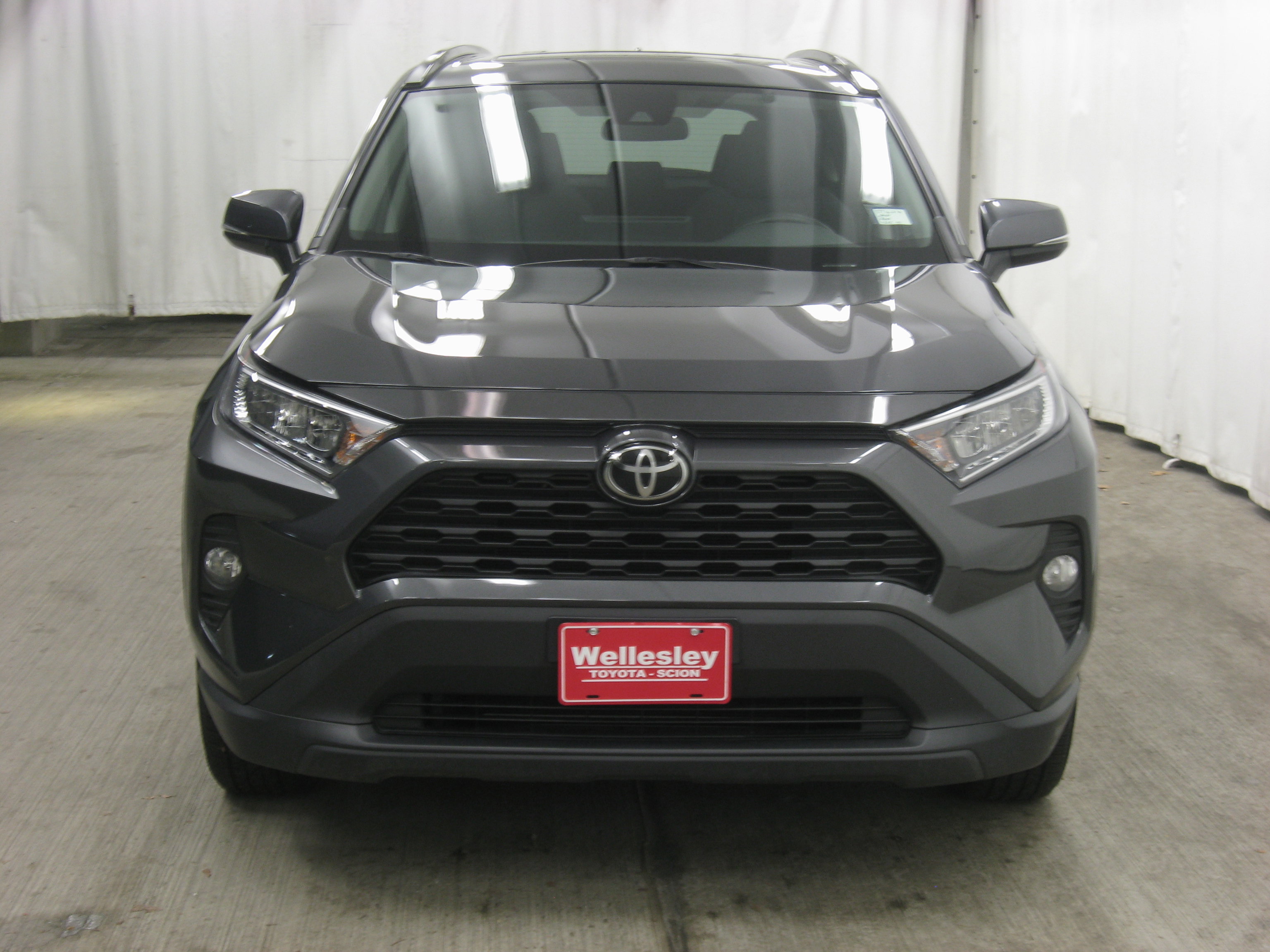 Used 2021 Toyota RAV4 XLE w/ Convenience Package image 4