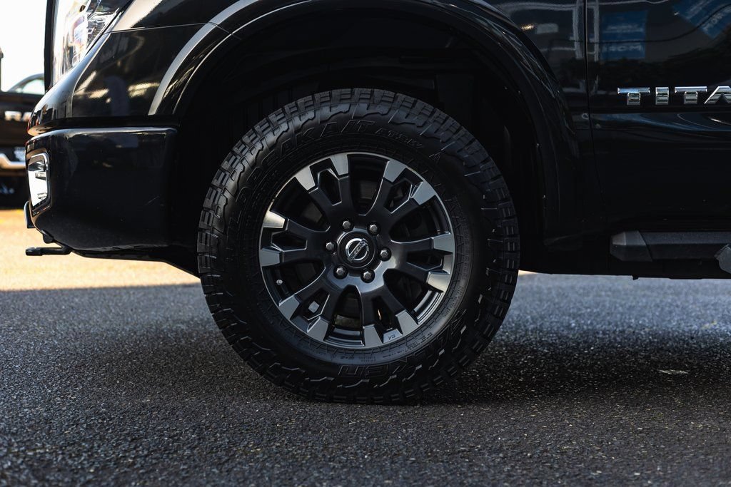 Used 2018 Nissan Titan PRO-4X AWD/4WD image 15