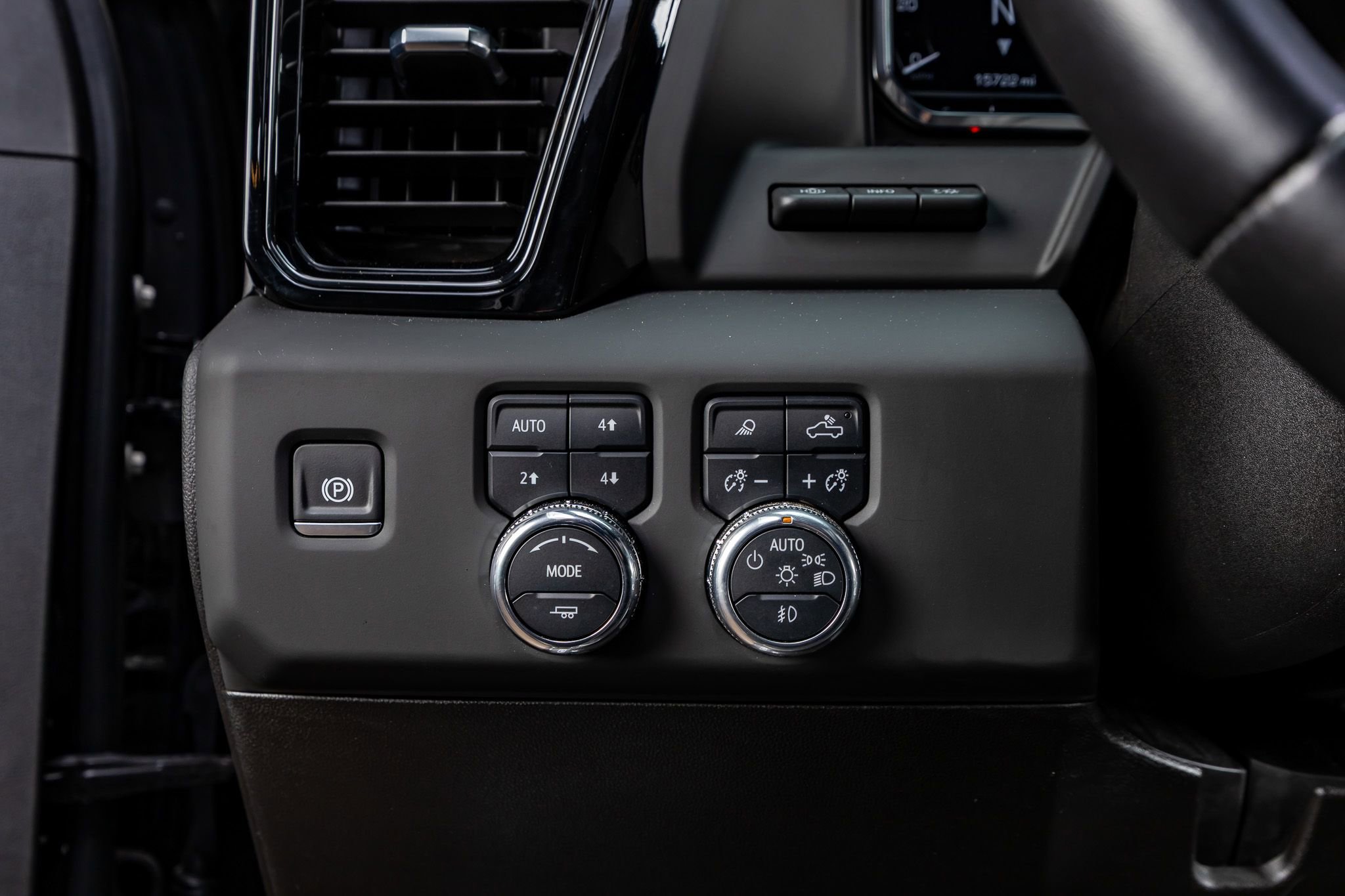 Used 2025 GMC Sierra 2500 AT4X image 22