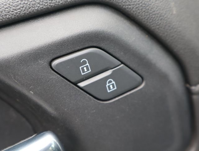 Used 2022 Chevrolet Silverado 3500 LT w/ Convenience Package image 16