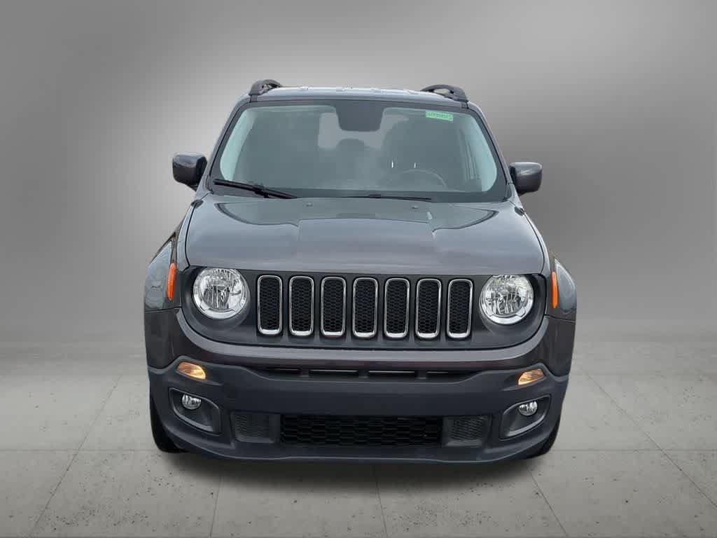 Used 2017 Jeep Renegade Latitude w/ Cold Weather Group AWD/4WD image 9