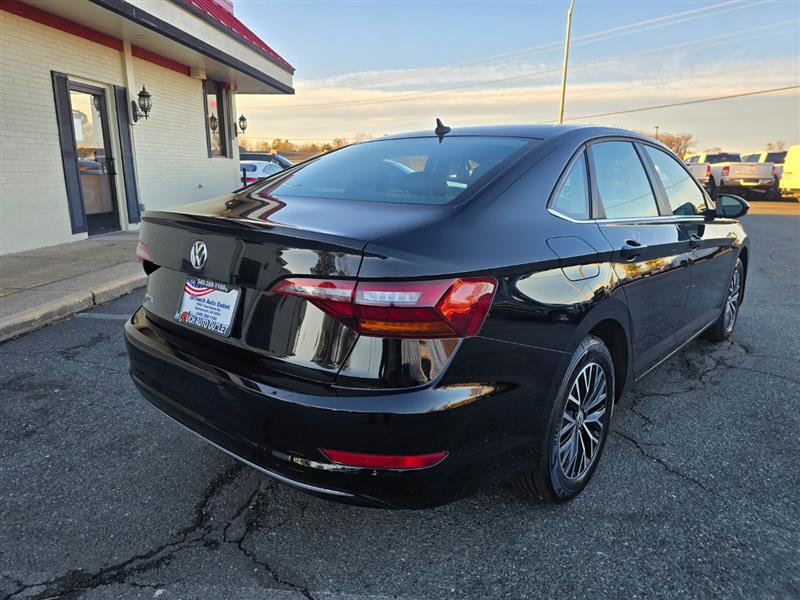 Used 2019 Volkswagen Jetta SE w/ Cold Weather Package FWD image 4