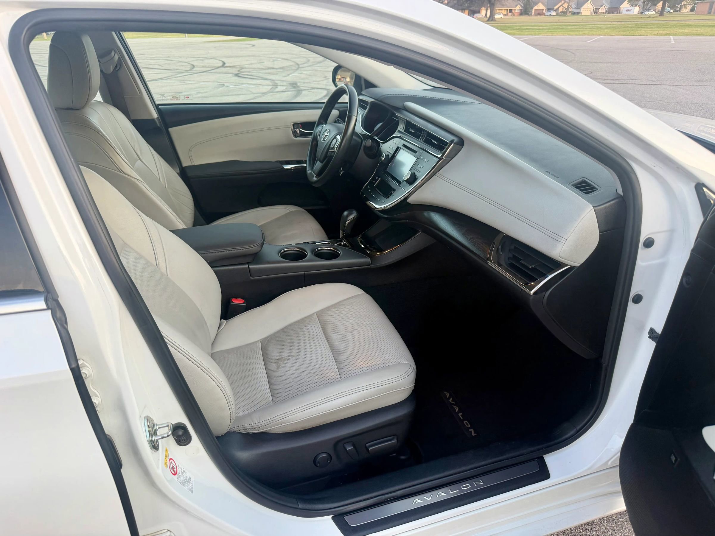 Used 2018 Toyota Avalon Limited image 31