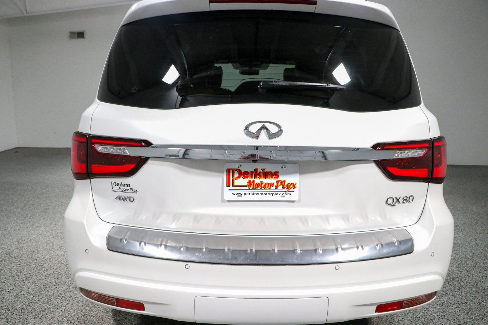 Used 2023 INFINITI QX80 Sensory w/ Cargo Package AWD/4WD image 8