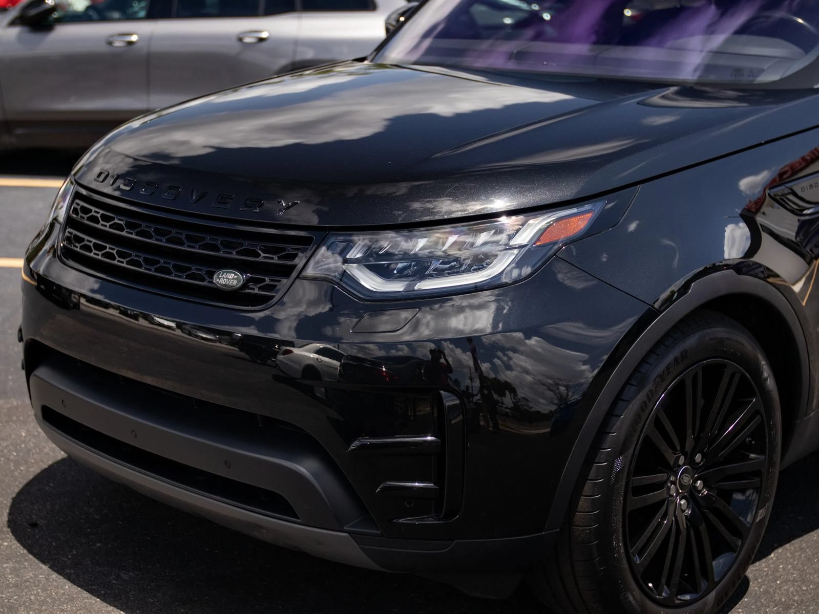 Used 2018 Land Rover Discovery HSE AWD/4WD image 8