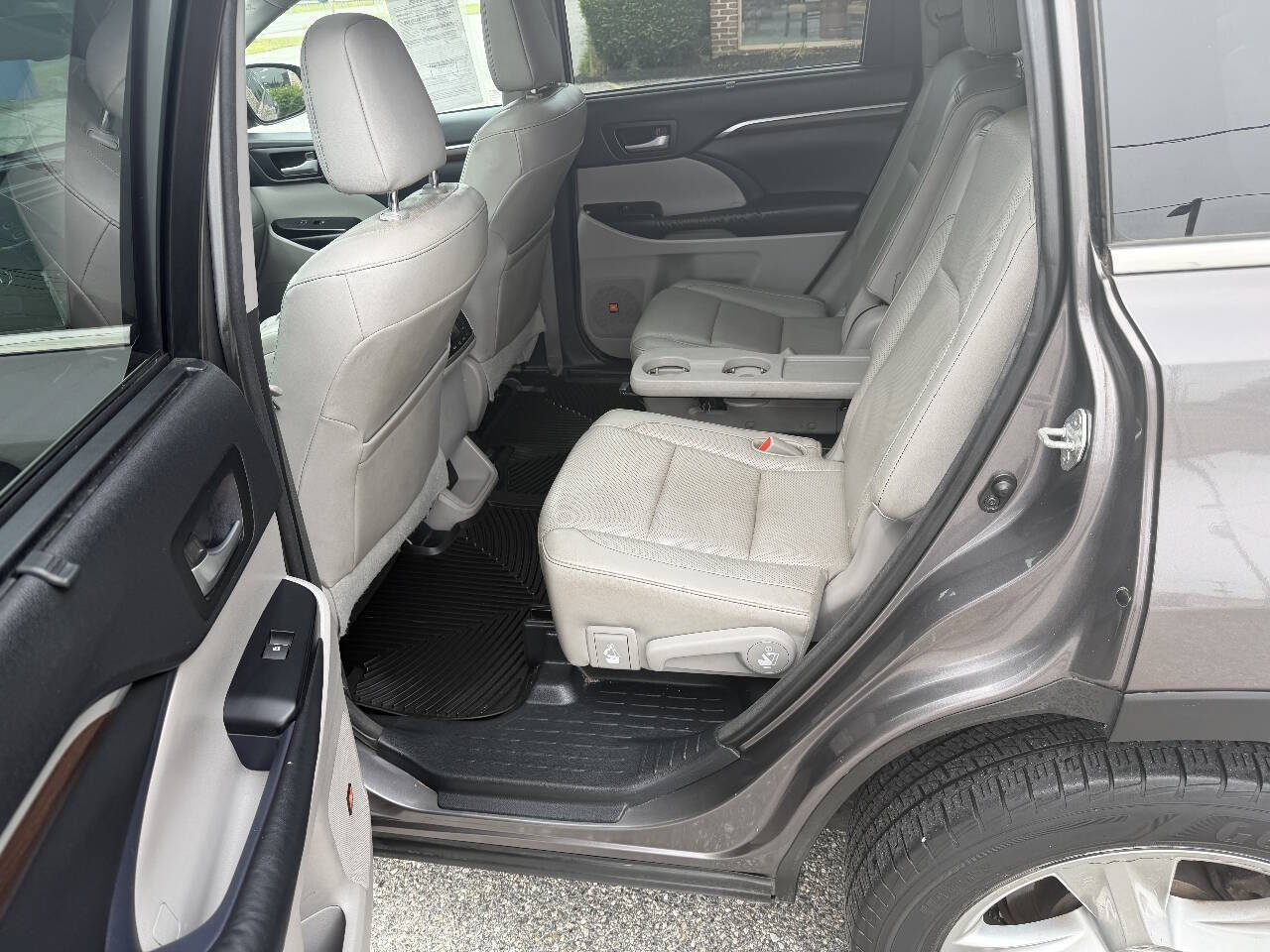 Used 2015 Toyota Highlander Limited AWD/4WD image 22