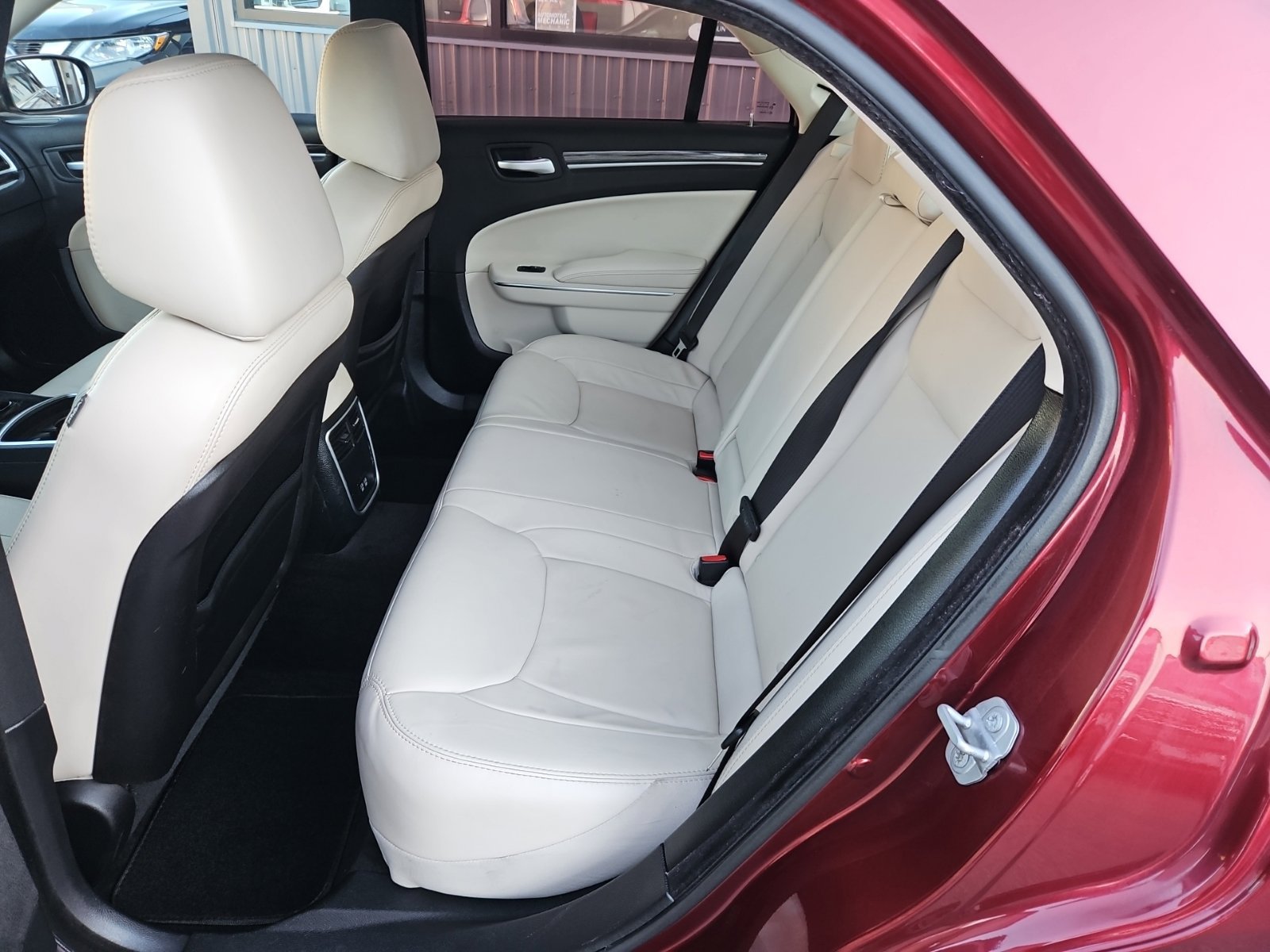 Used 2016 Chrysler 300 Limited RWD image 15