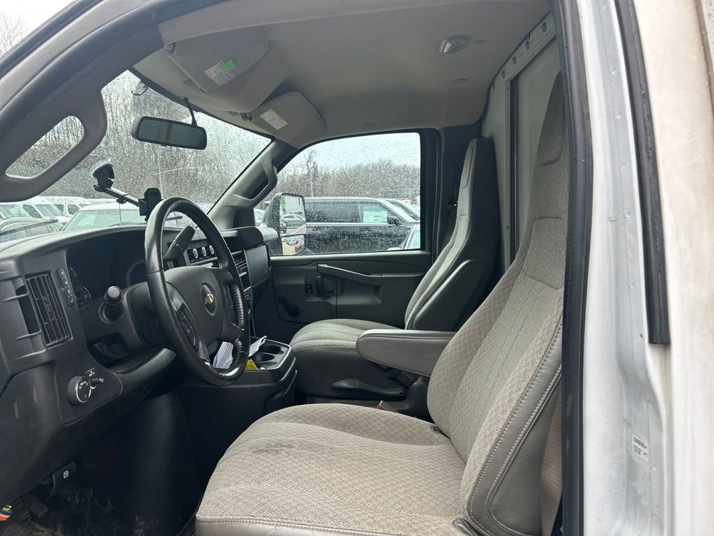 Used 2022 Chevrolet Express 3500 w/ Driver Convenience Package RWD image 10