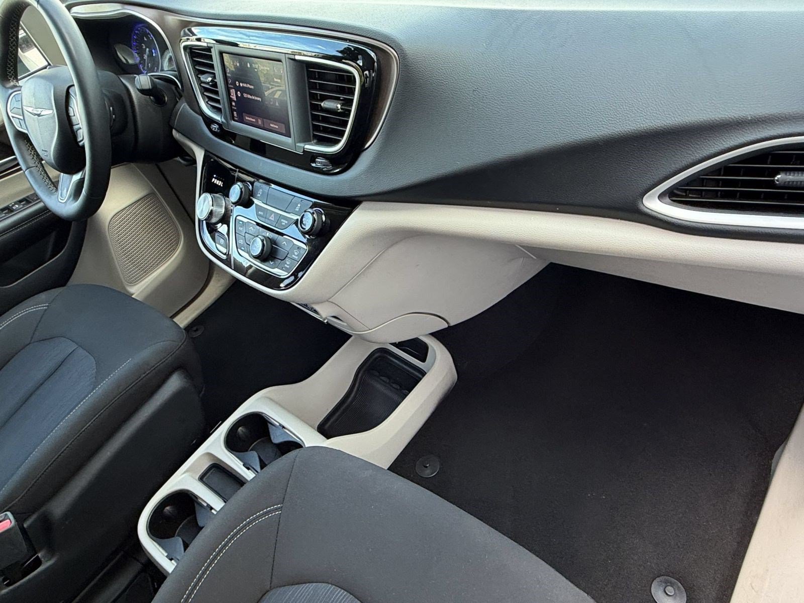 Used 2023 Chrysler Voyager LX FWD image 34